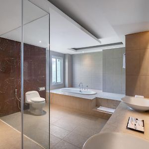 One-Bedroom King Suite
